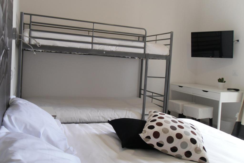 5 Rooms Affittacamere Civitavecchia Phòng bức ảnh