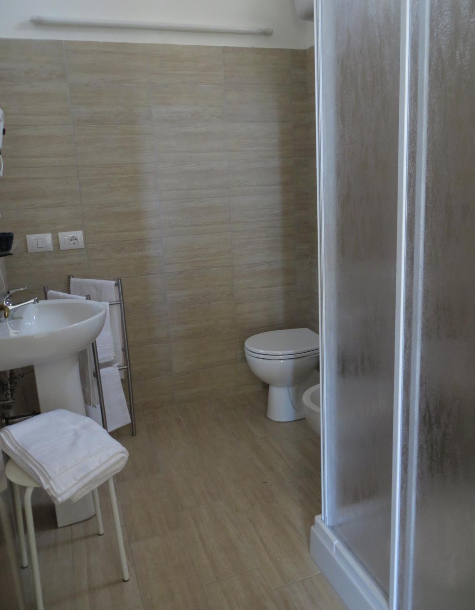 5 Rooms Affittacamere Civitavecchia Phòng bức ảnh