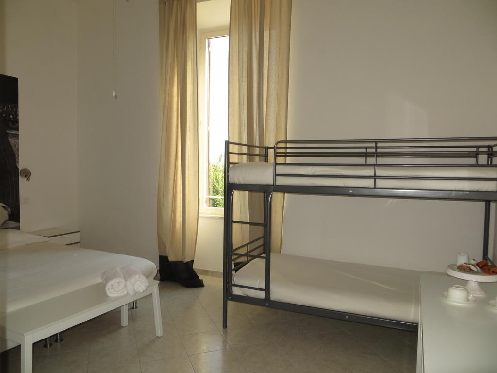 5 Rooms Affittacamere Civitavecchia Phòng bức ảnh